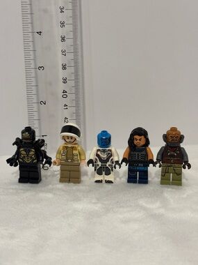 Lego figurines lot of 5 Star Wars and marvel